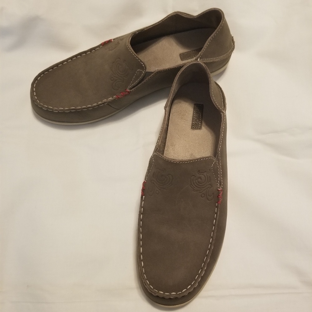 OluKai Flats